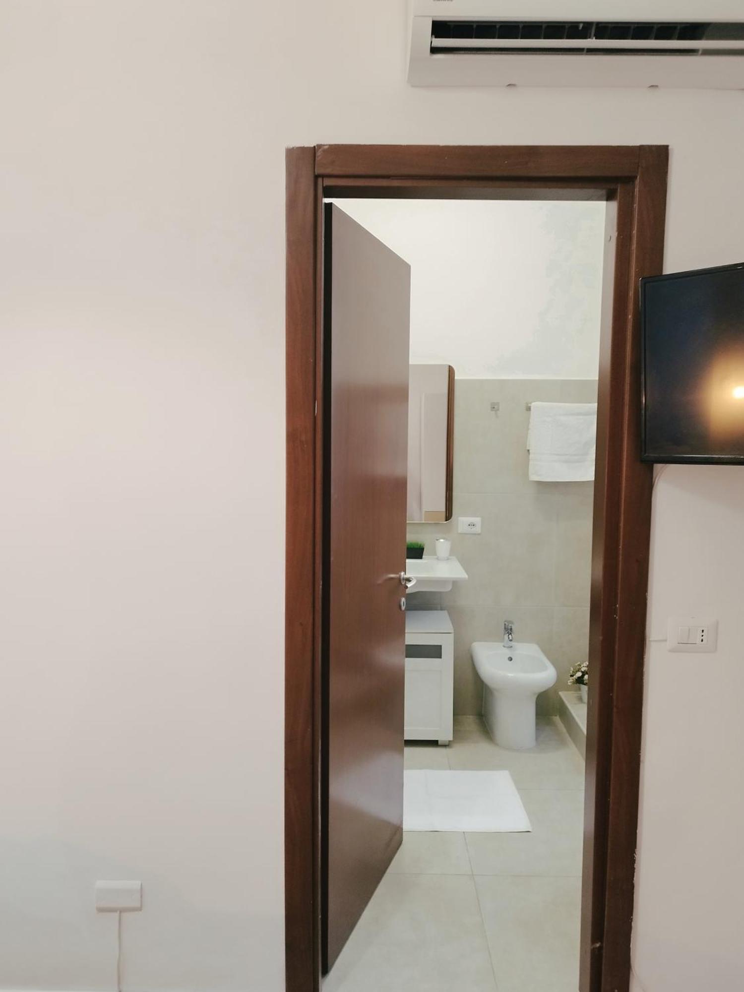 Colosseo Rooms B&B Rome Exterior photo