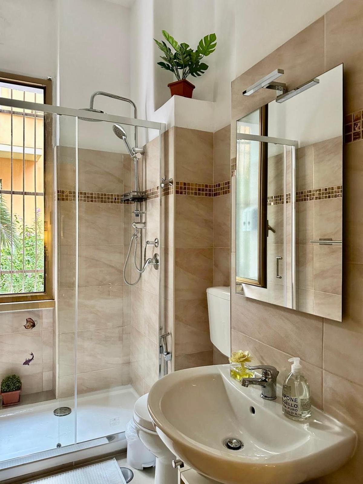 Colosseo Rooms B&B Rome Exterior photo